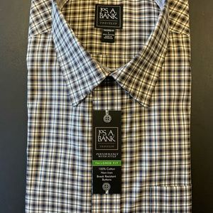 Jos A Bank tailored fit 100% cotton no-iron button down shirt. Size Large.